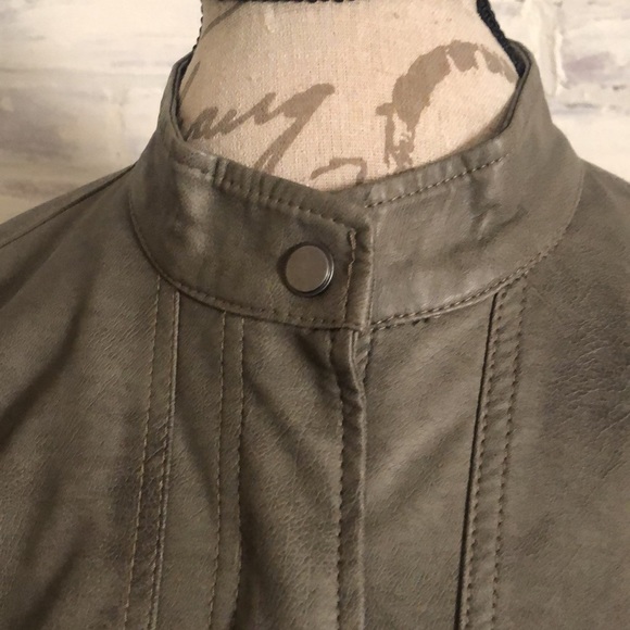 BERNARDO Tailored Faux Leather Jacket size Large. Chest measures 15”, - Picture 7 of 7
